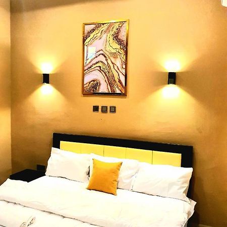 Greys House 19 Airport Hotel Абуджа Екстер'єр фото