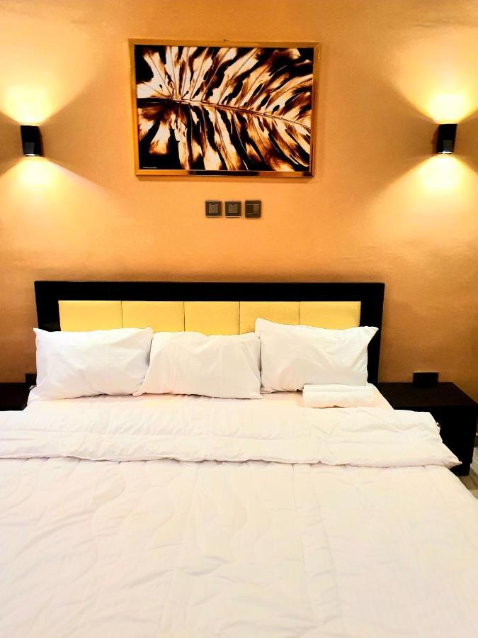 Greys House 19 Airport Hotel Абуджа Екстер'єр фото