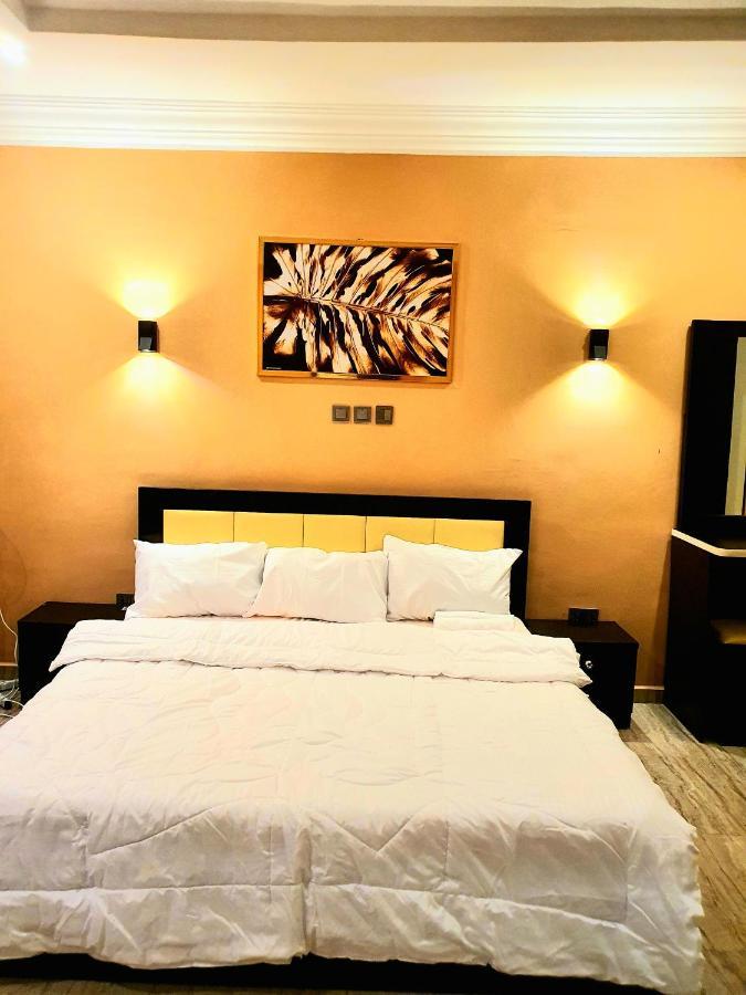 Greys House 19 Airport Hotel Абуджа Екстер'єр фото