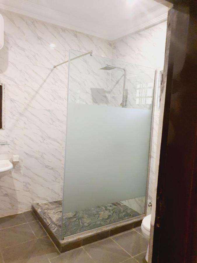 Greys House 19 Airport Hotel Абуджа Екстер'єр фото