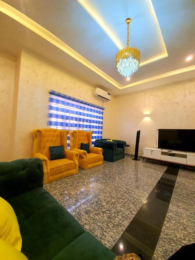 Greys House 19 Airport Hotel Абуджа Екстер'єр фото