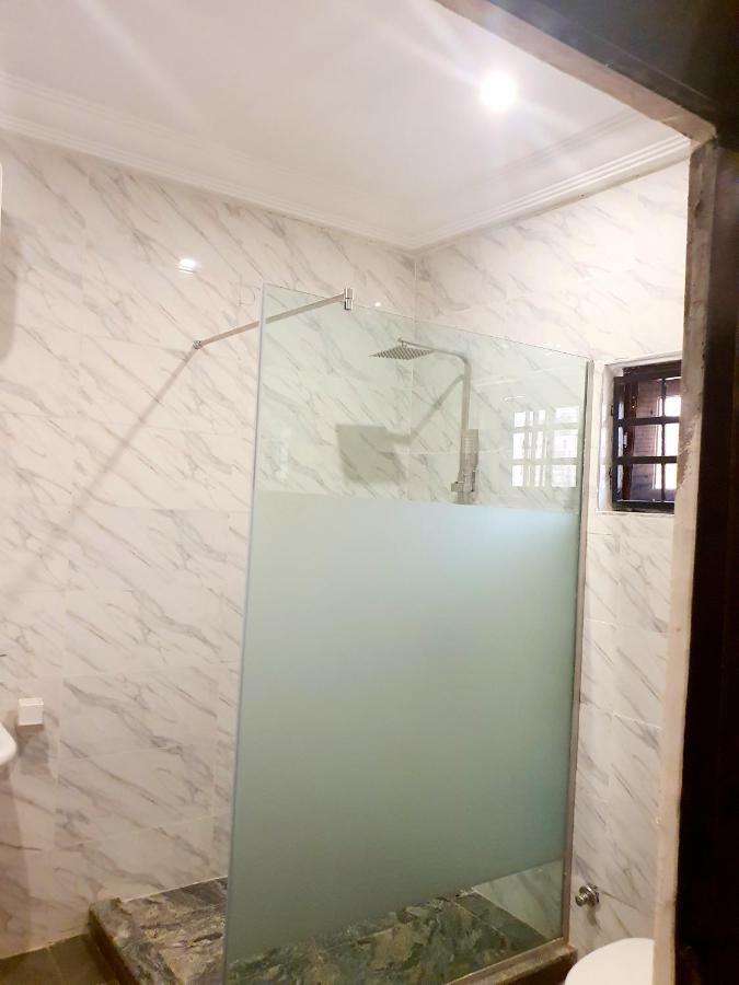 Greys House 19 Airport Hotel Абуджа Екстер'єр фото