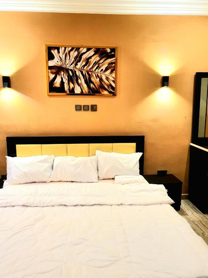 Greys House 19 Airport Hotel Абуджа Екстер'єр фото