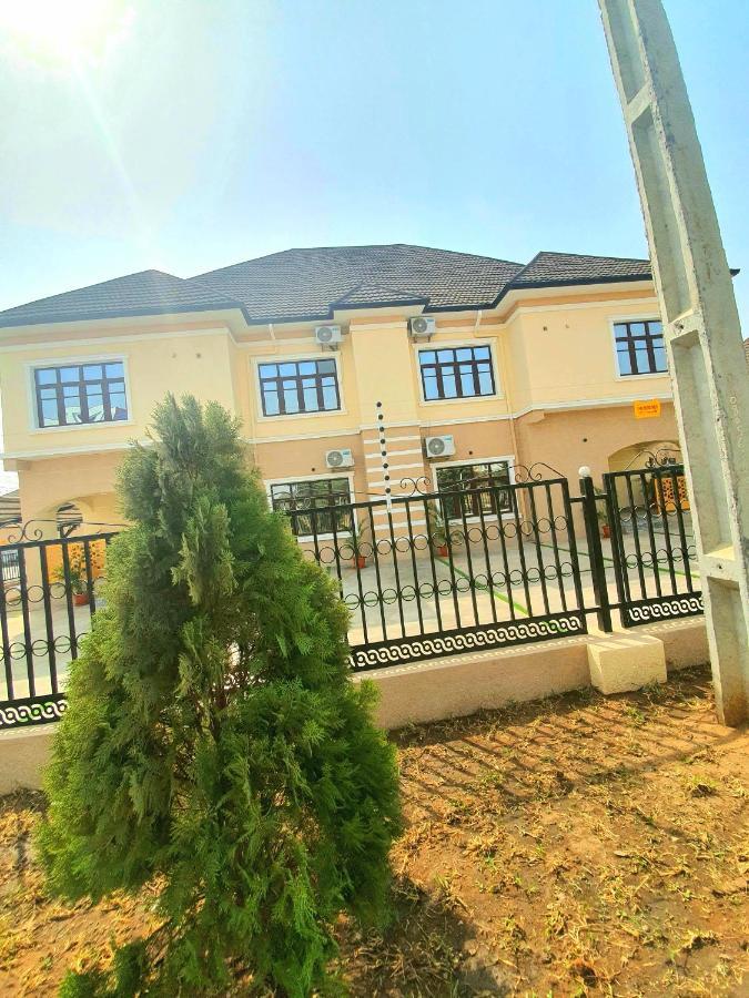 Greys House 19 Airport Hotel Абуджа Екстер'єр фото