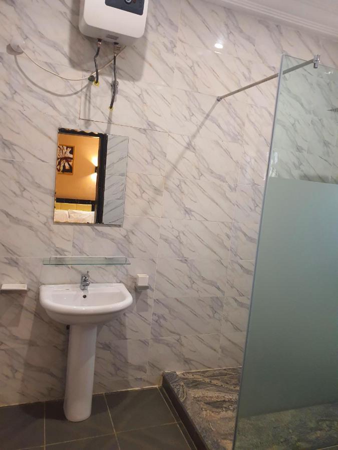 Greys House 19 Airport Hotel Абуджа Екстер'єр фото