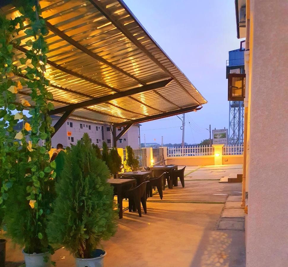 Greys House 19 Airport Hotel Абуджа Екстер'єр фото