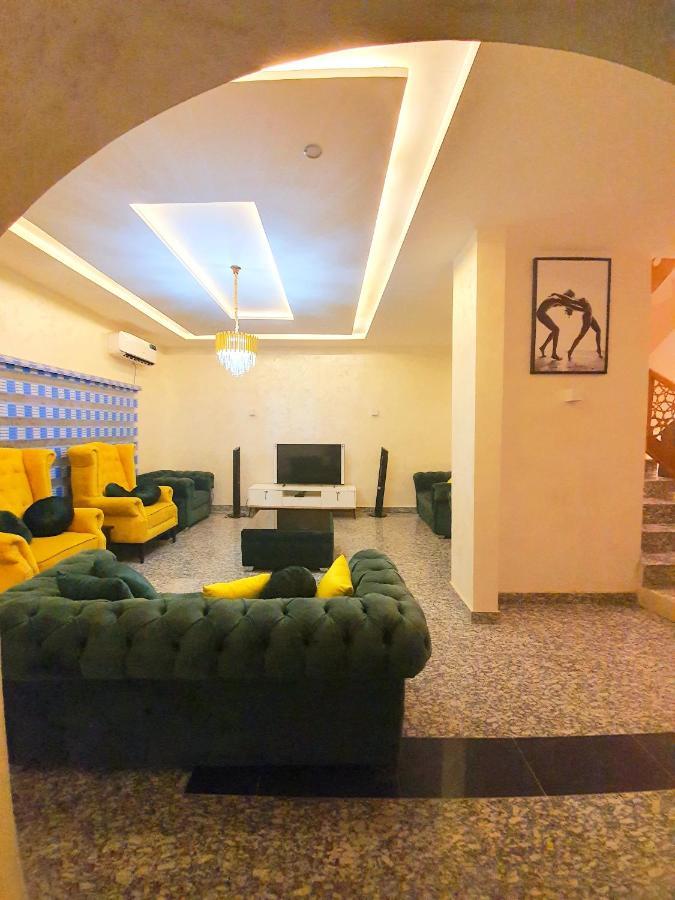 Greys House 19 Airport Hotel Абуджа Екстер'єр фото